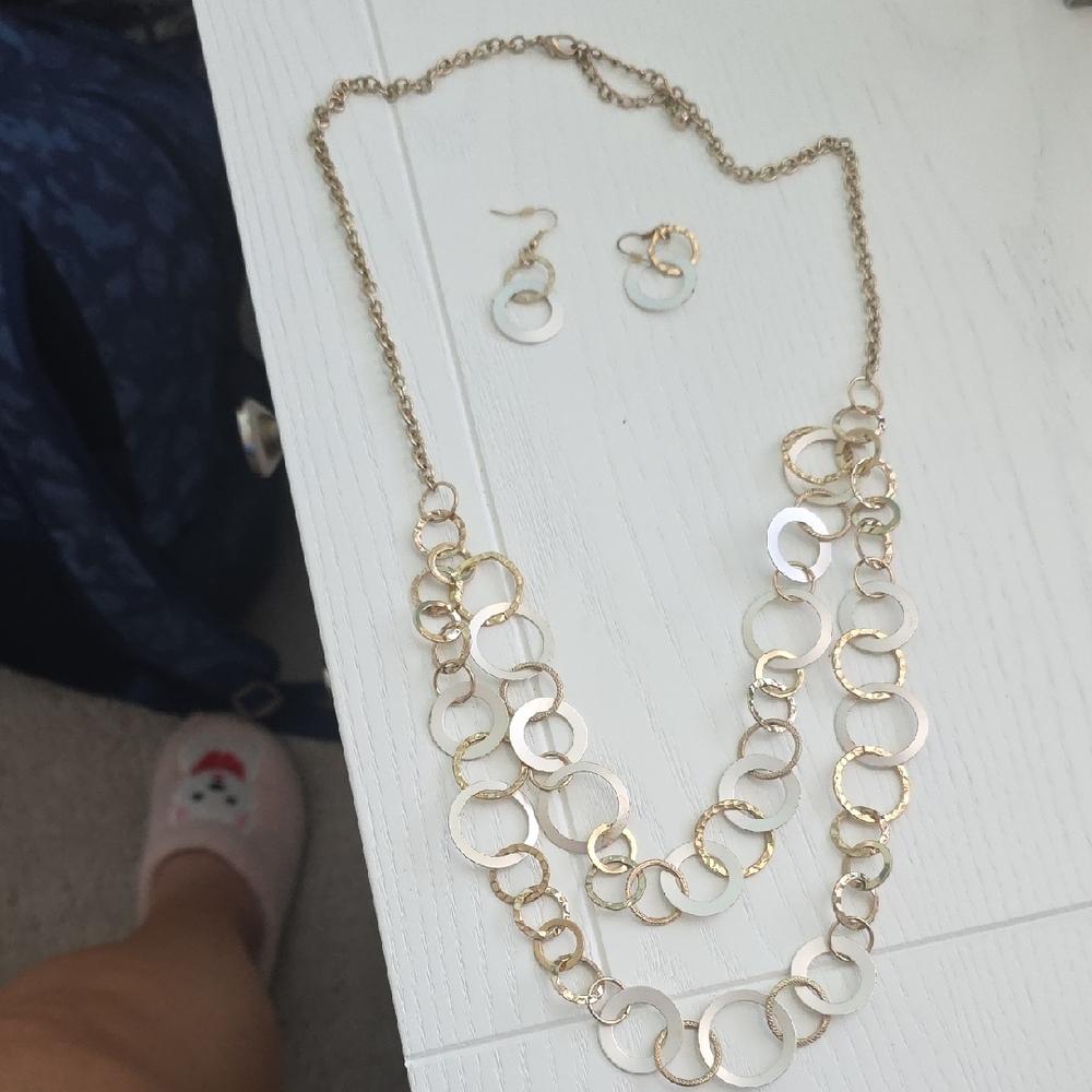 Elegant Gold and White Circle Necklace and Earring Set